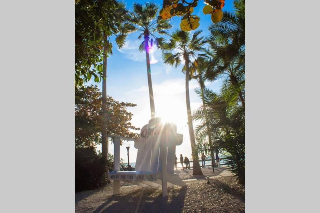 Sea Breeze, Studio 510, Beach Steps Away!+Pool+Wifi รัสกิน ภายนอก รูปภาพ